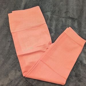 NWOT Hera leggings in peach, size M